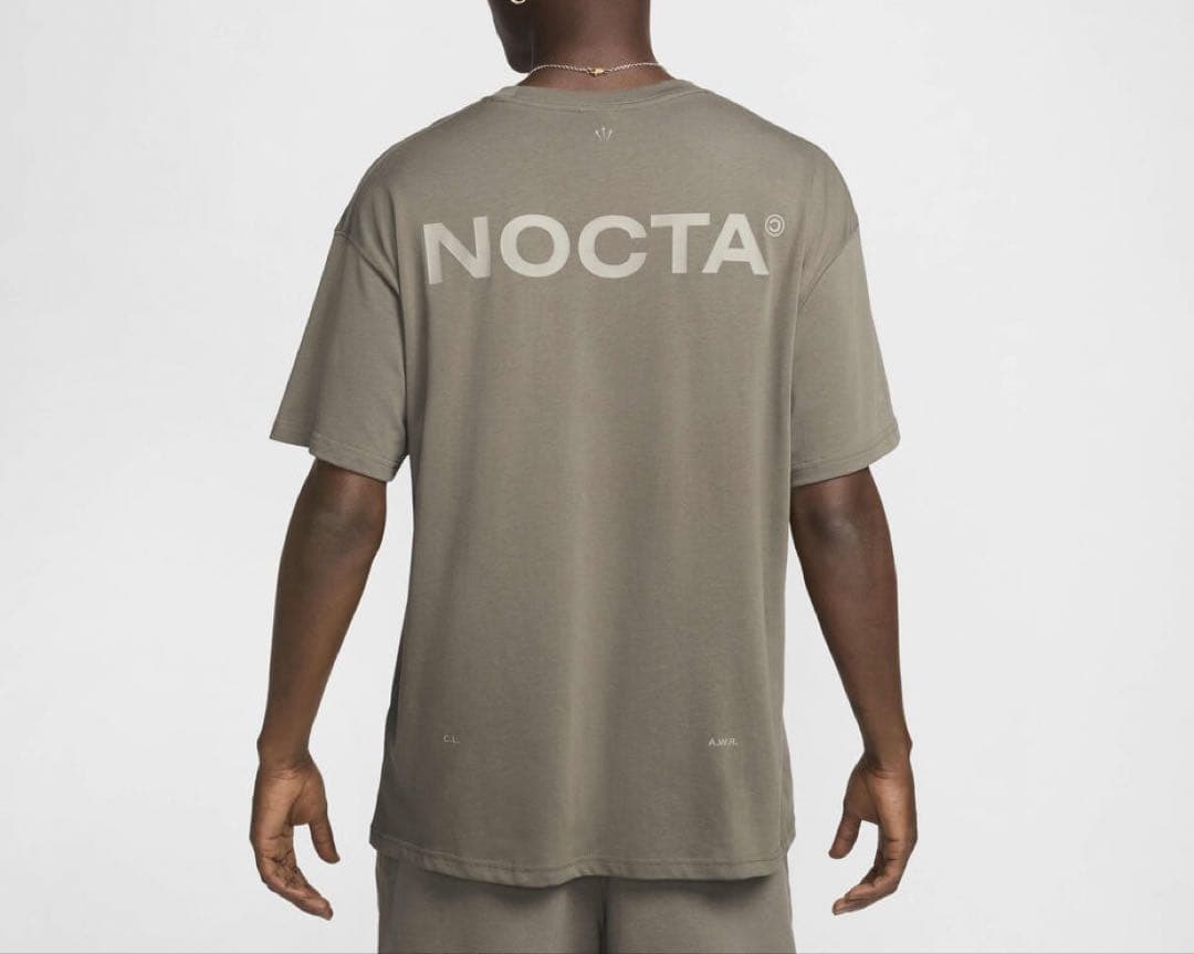 海外限定色☆ナイキx NOCTA【ショートスリーブグラフィックT】ブラウンL新品