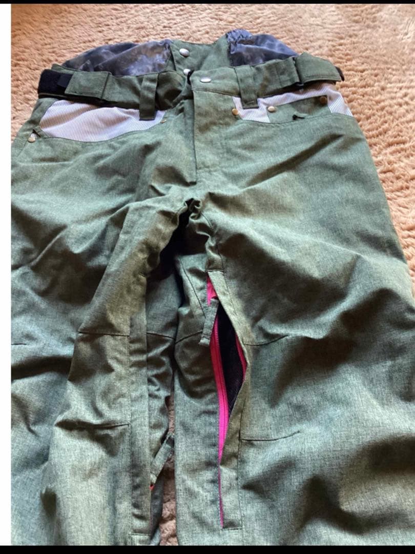 美品　SECRET GARDEN 重ね着風Ｘ カーキ　レディースXS スノボウェ