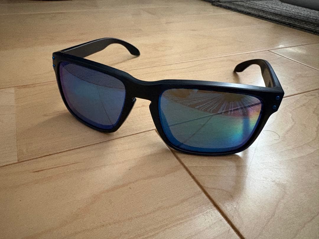 Oakley Holbrook 偏光サングラス 青色レンズ