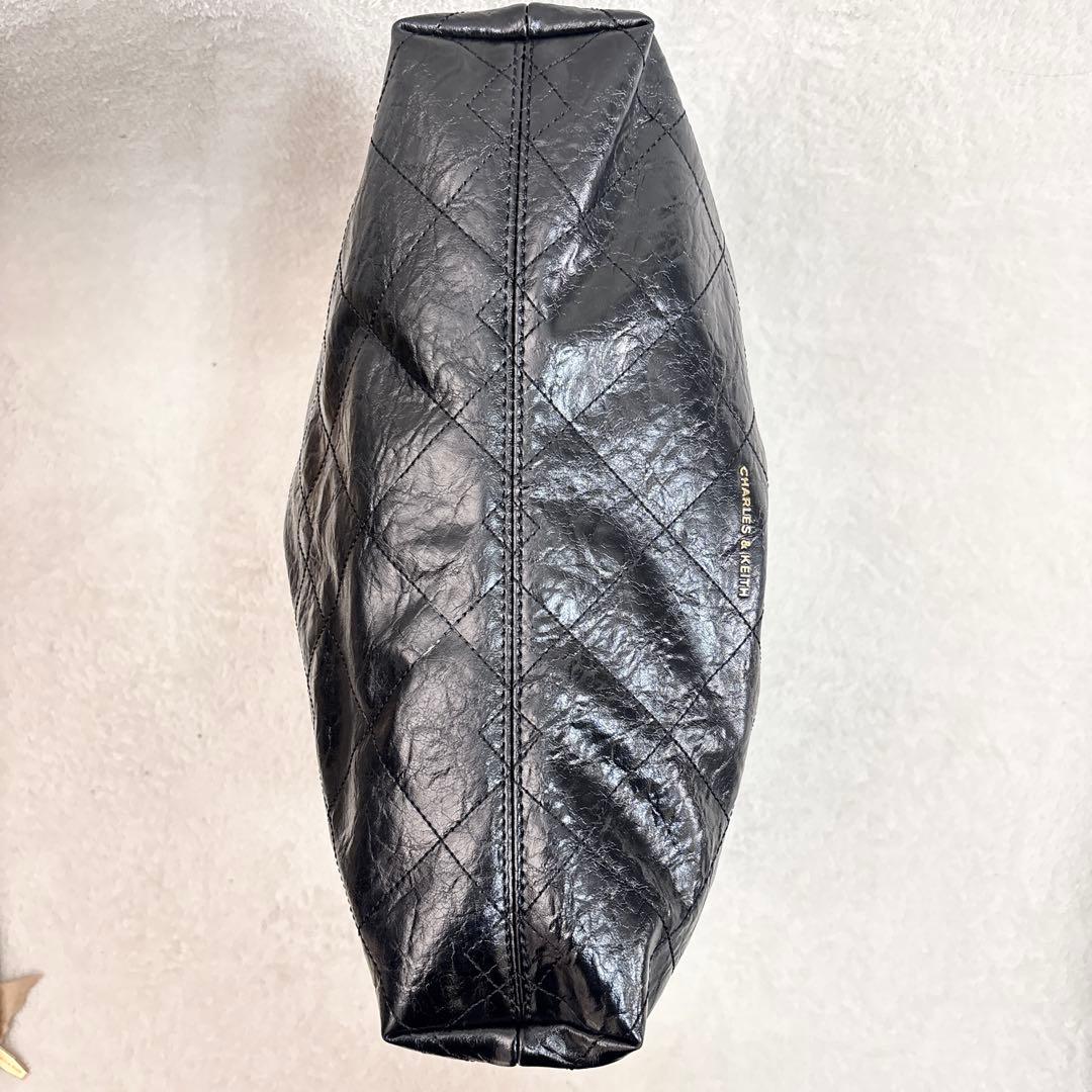 チャールズアンドキース ドゥオ ブレードチェーン ハンドル ホーボーバッグ 黒