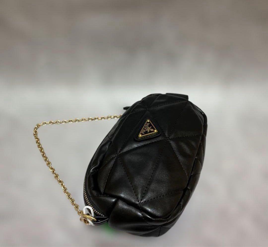 PRADA ブラック ショルダーバッグ キルティング