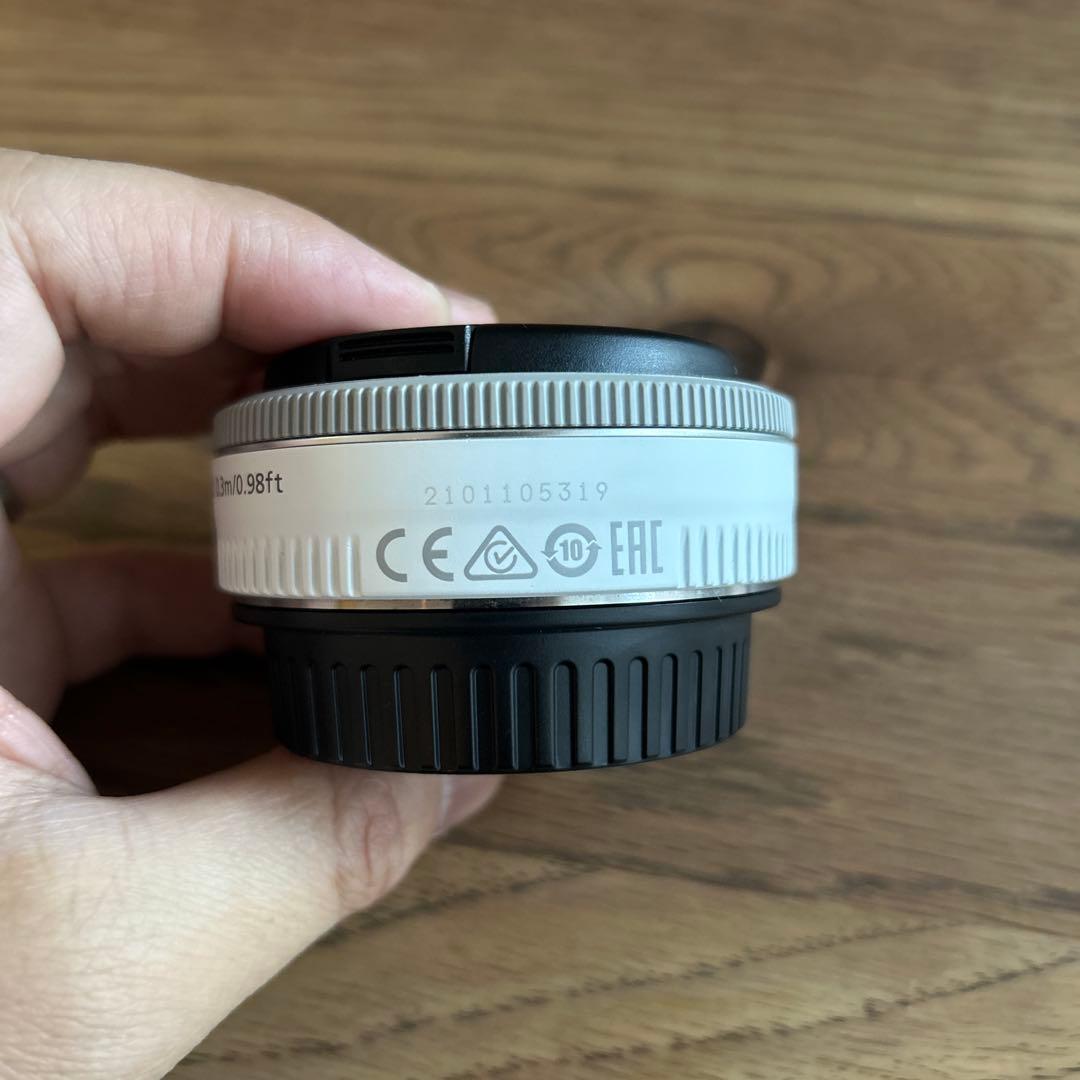 Canon EF 40mm f/2.8 STM レンズ　ホワイト