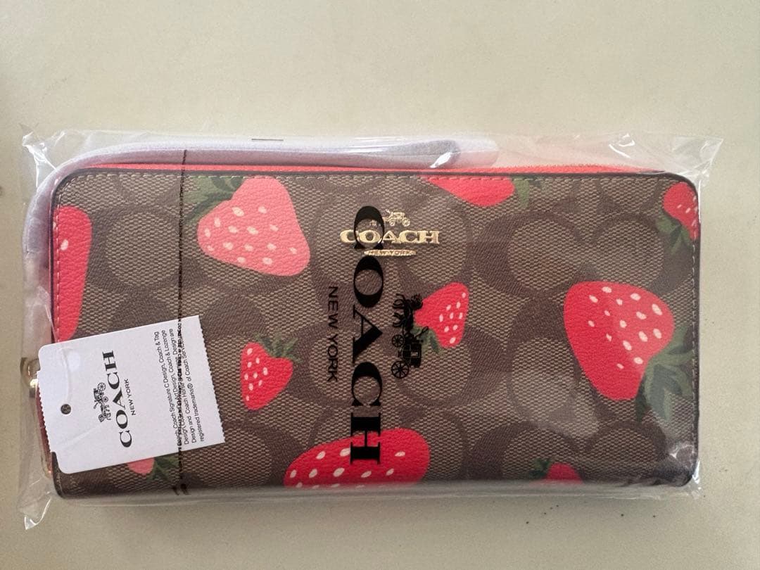 コーチ COACH 長財布 いちご