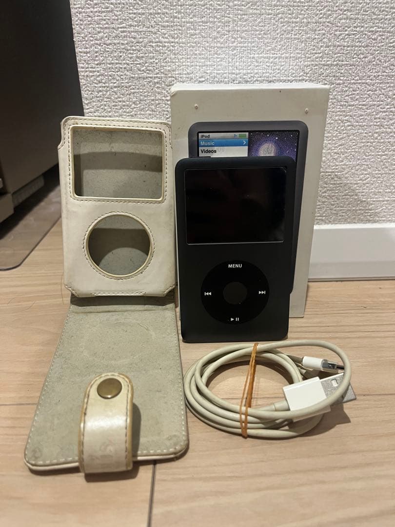 〈キャンペーン中！！〉iPod Classic 160GB 充電ケーブル付き
