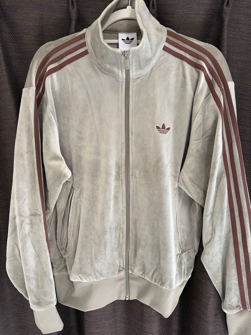 adidas ベロア トラックジャケット ベージュ