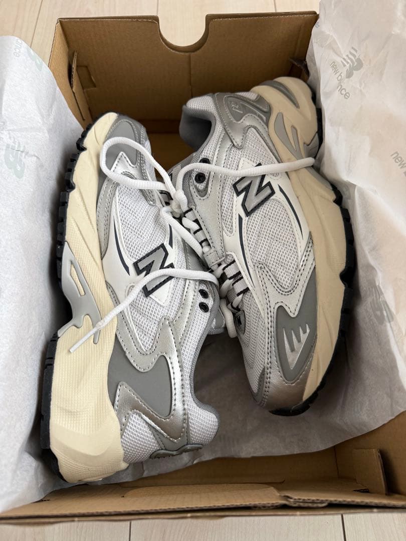 新品未使用品　ニューバランス　725 24.5cm