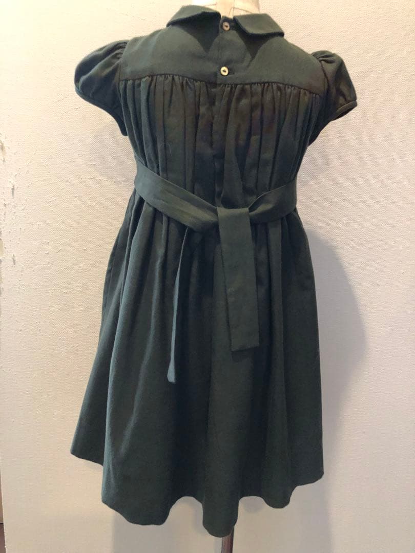 ボンポワン　スモッキング刺繍ワンピース