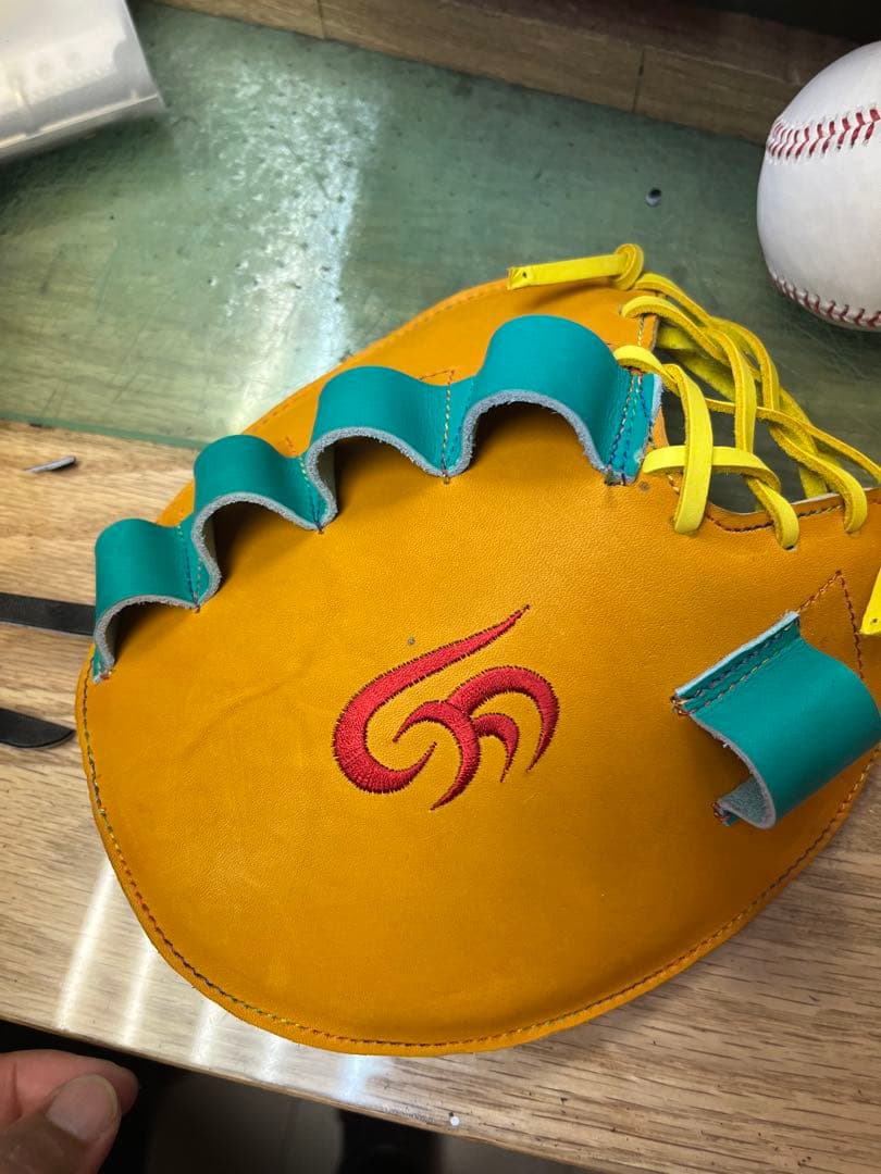 特価　新品　トレーニンググローブ　硬式軟式併用可能