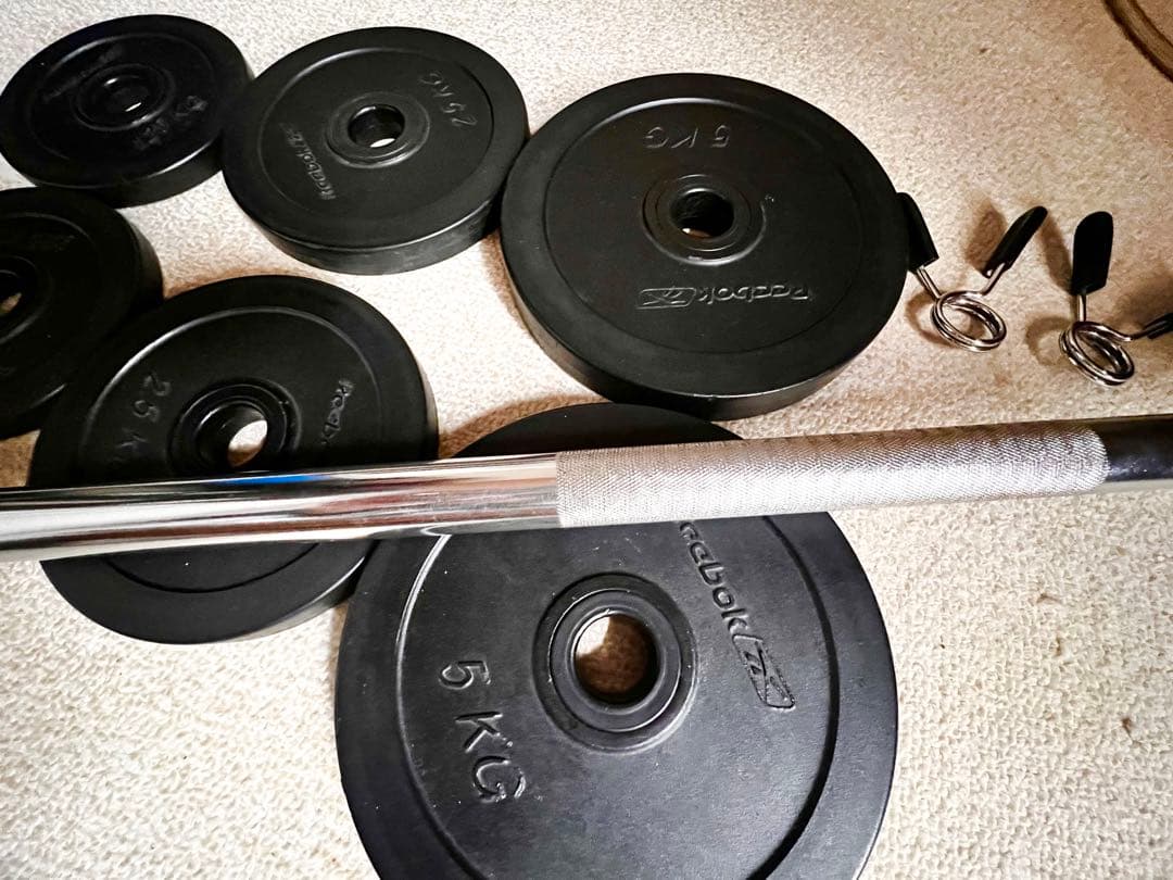 Reebok製 バーベルセット （筋トレ用） 5k/2.5/1.25/バー1本