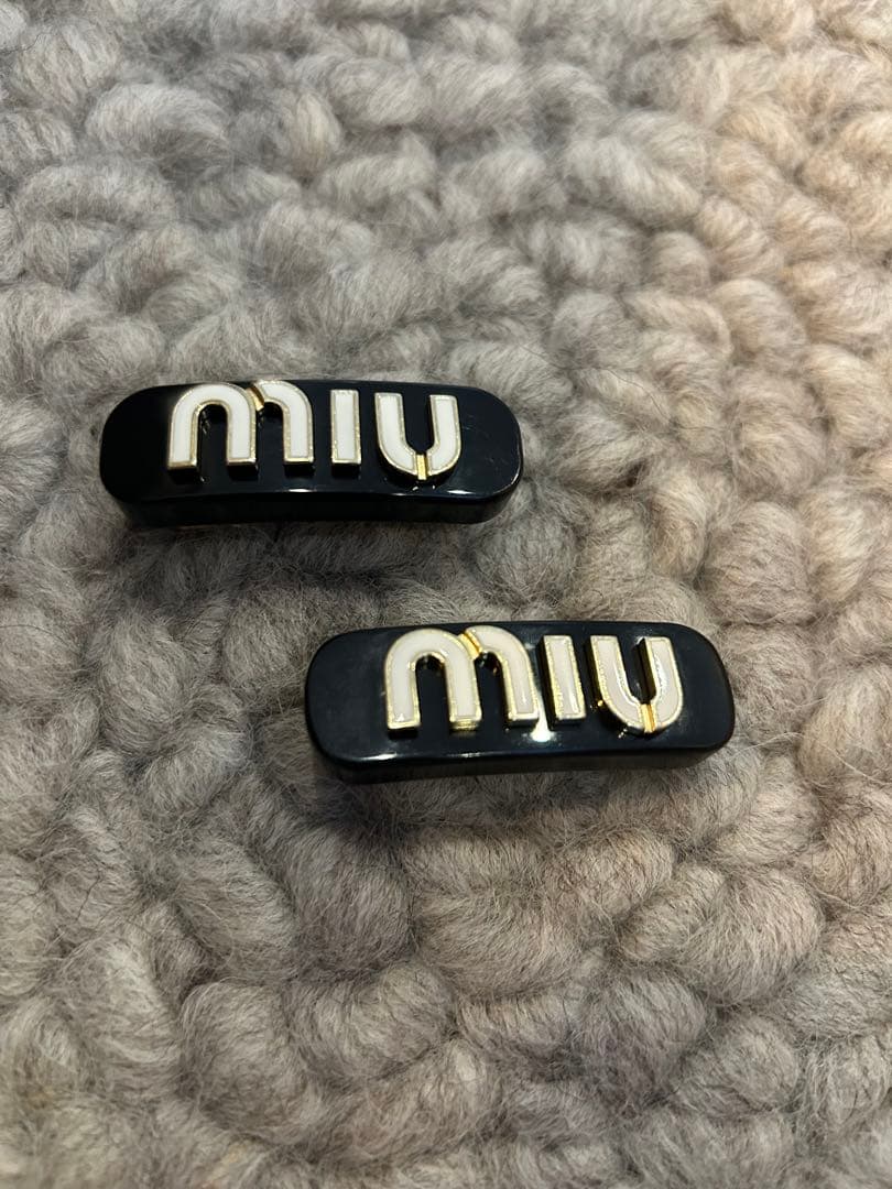 miu miu ヘアピン 2個セット ブラック