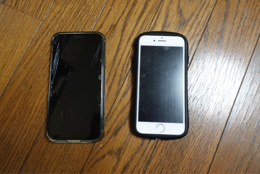 iPhone XR 64GB ＋ iPhone 7 32GB 2台セット