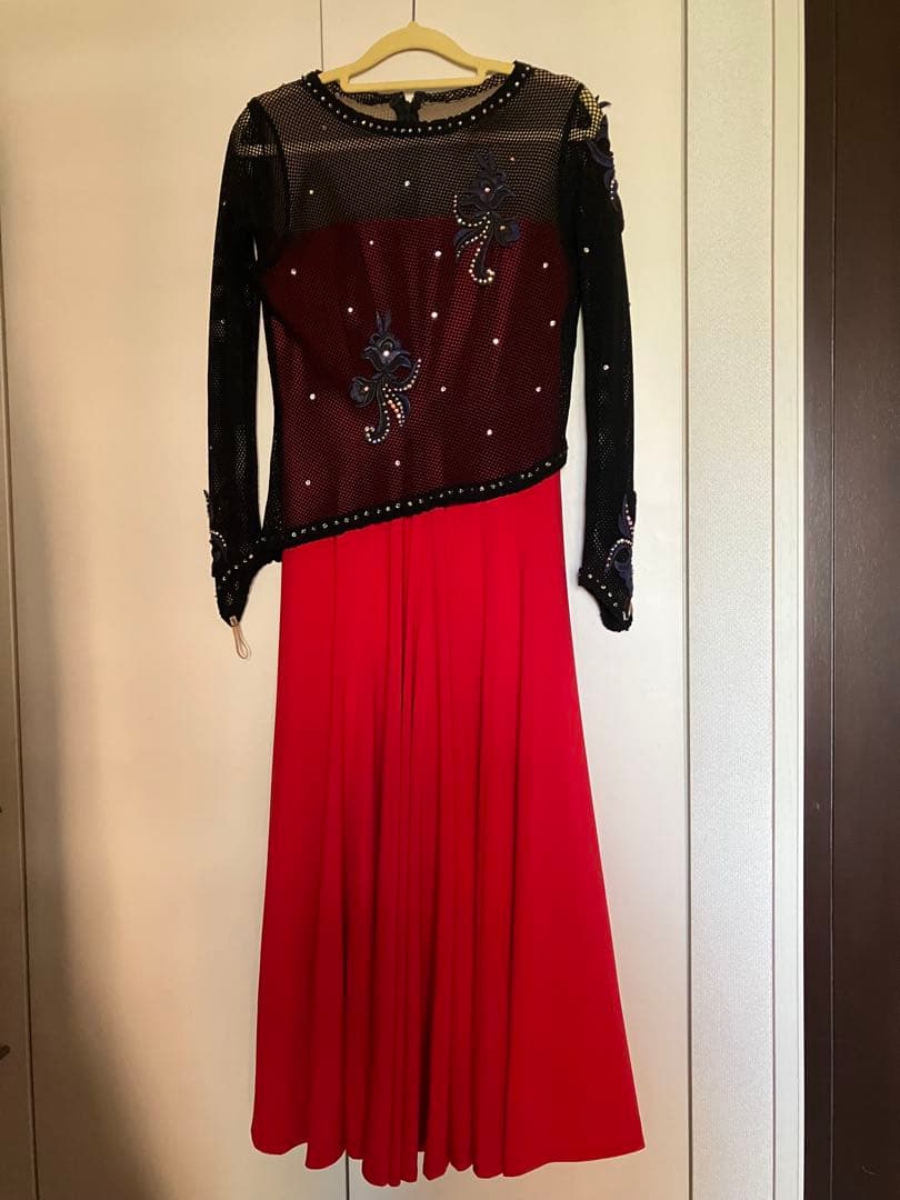 社交ダンス用赤と黒のドレス