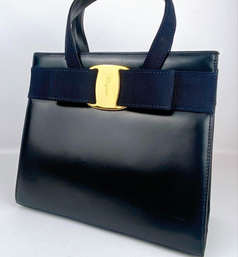 美品　フェラガモ　ヴァラリボン　フォーマルバッグ　ダークネイビー