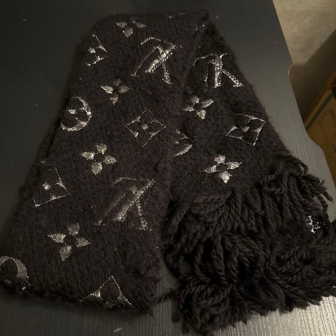 ルイ・ヴィトン ロゴ入りマフラー 黒