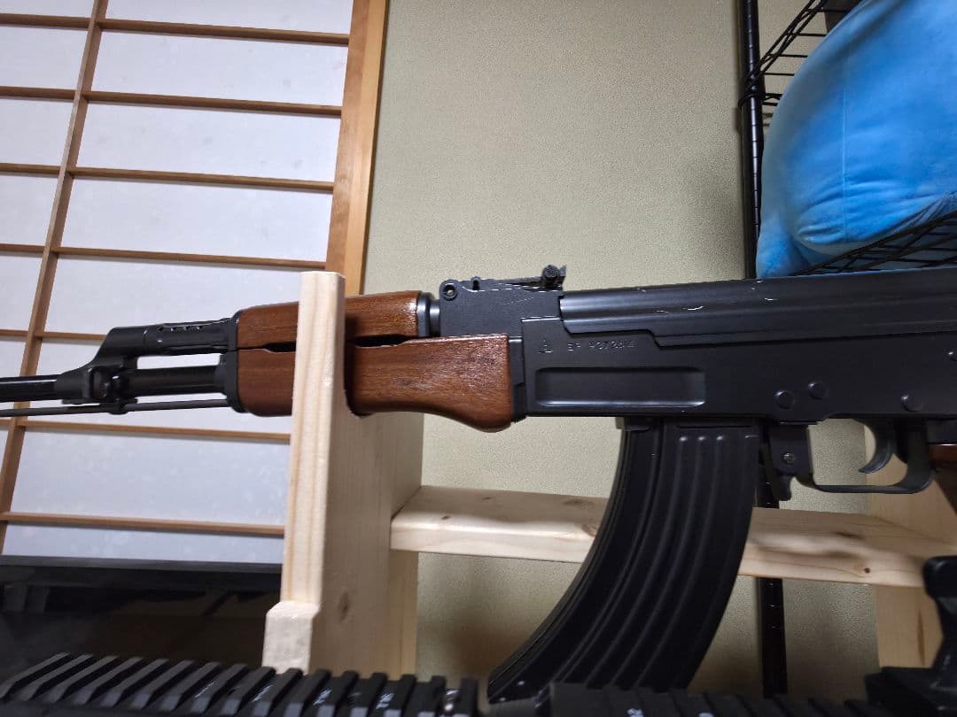 AK-47電動マルイ、やや使用感あり、充電器附属 値段交渉受け付けます