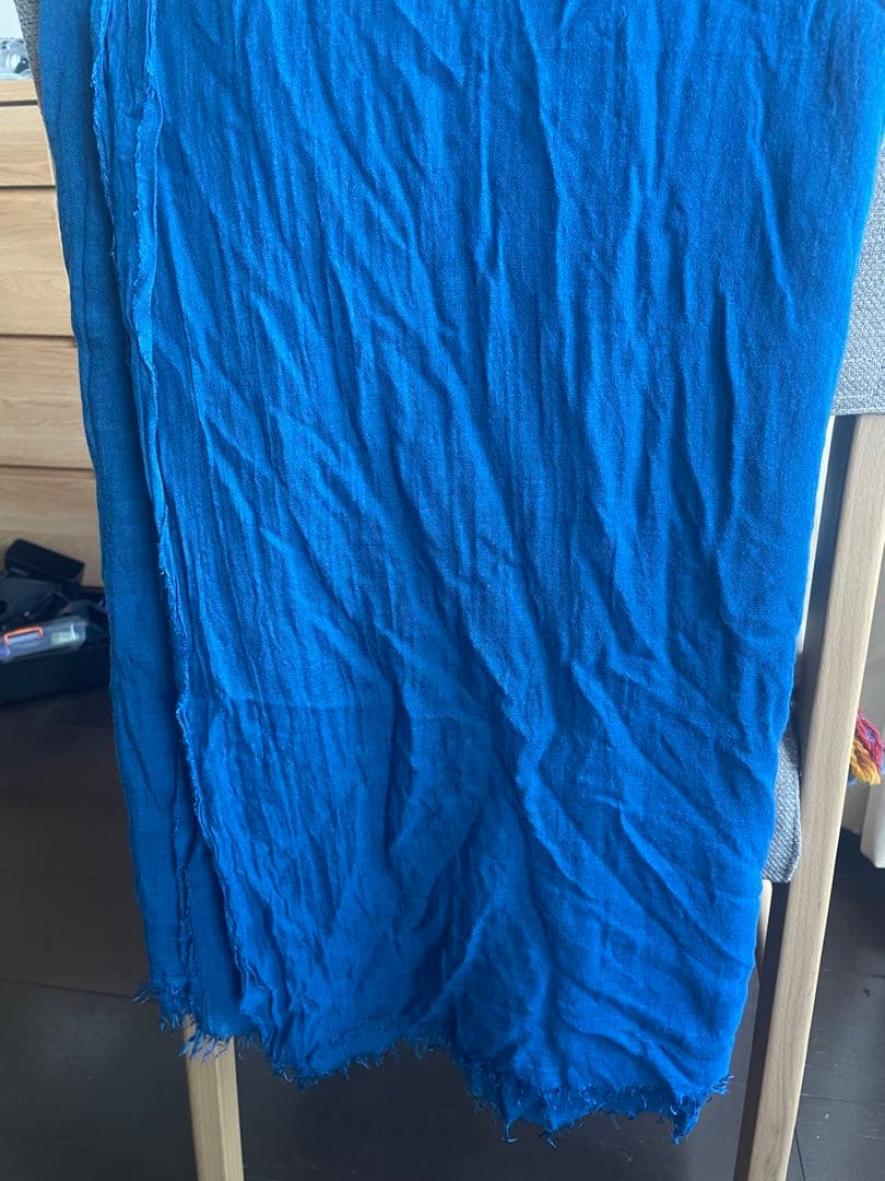 Faliero Sarti 青いストール