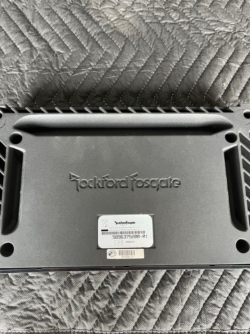 P400-4 Rockford Fosgate ロックフォード　アンプ