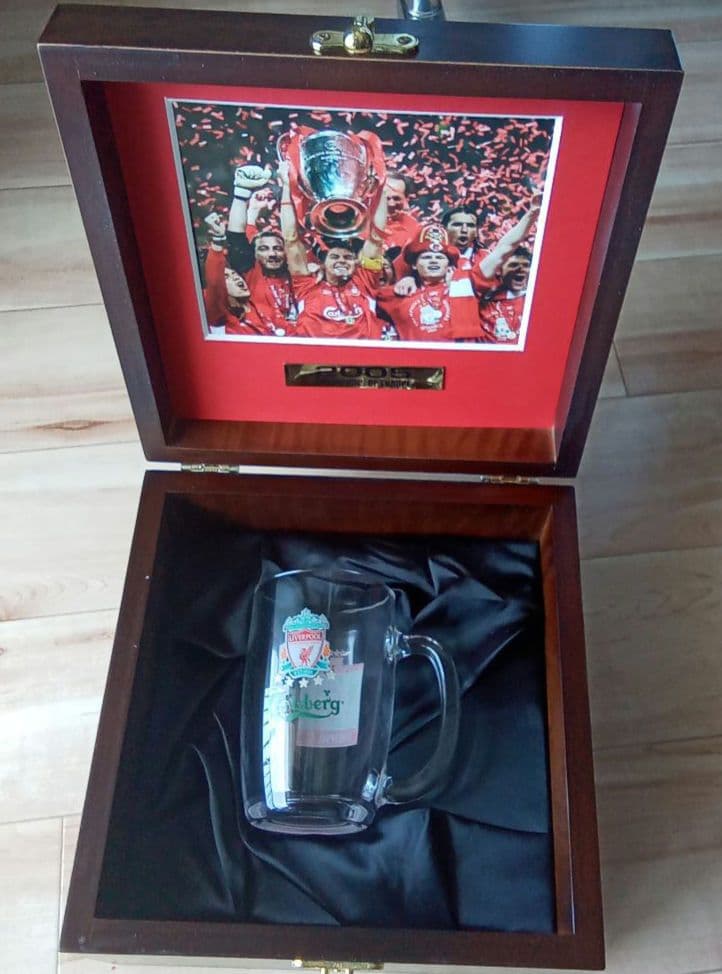 リバプールヨーロッパチャンピオンズリーグ優勝記念　カールスバーグマグカップ木箱入