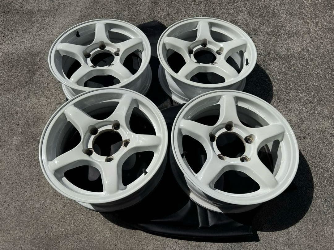希少 ジムニー16インチ 白ホイール 4本セットバルブ新品 軽量アルミホイール