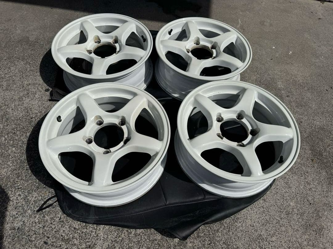 希少 ジムニー16インチ 白ホイール 4本セットバルブ新品 軽量アルミホイール