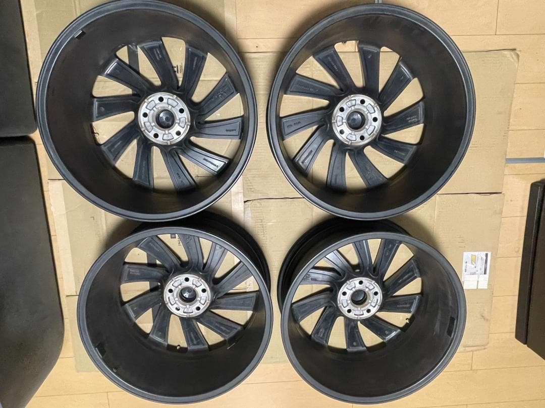 フォルクスワーゲン　アルテオンR-Line 　20インチ純正ホイール