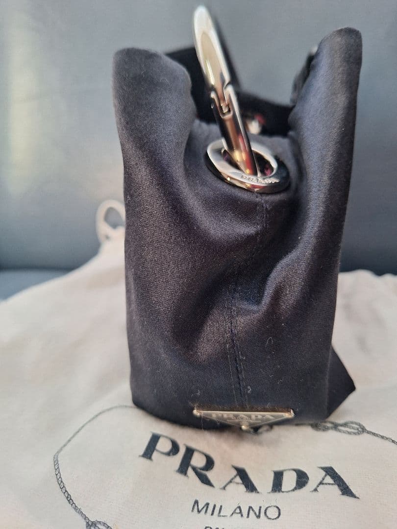 美品 シルクPRADA 黒 リングハンドル パーティーバッグ