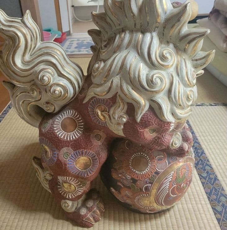 大型置物　九谷焼　大吉窯　玉乗り獅子　狛犬　シーサー風　赤絵　金彩　置物