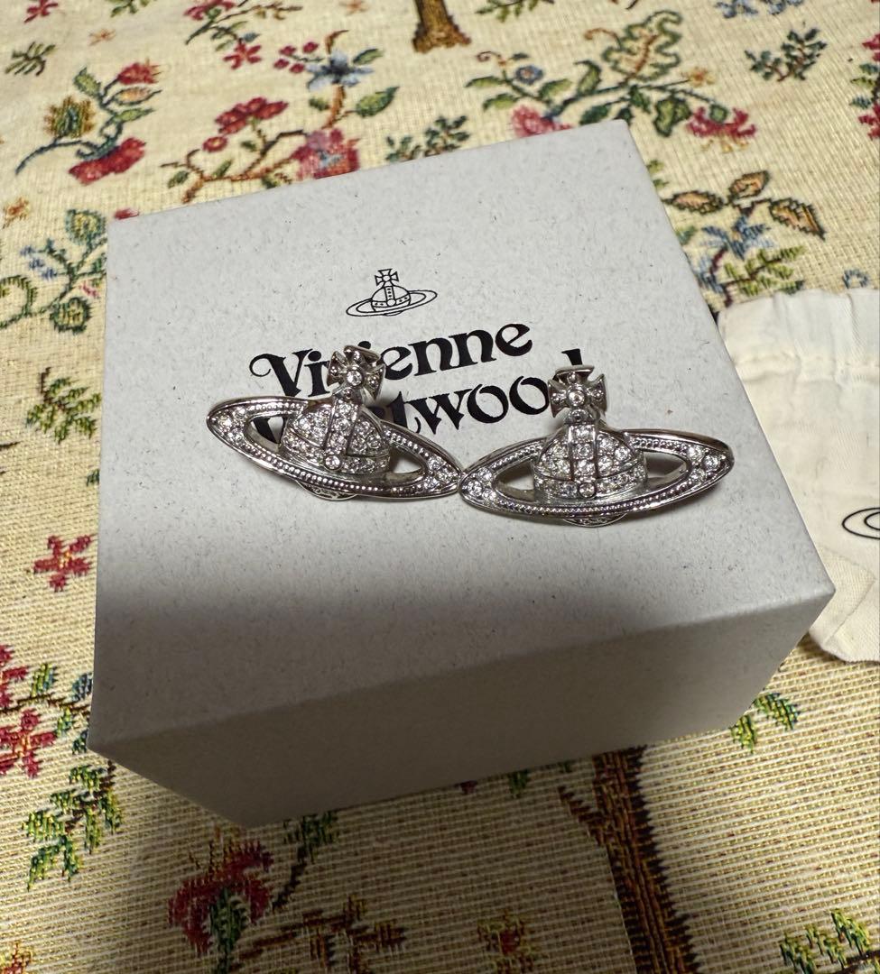 VivienneWestwood ミニバスレリーフピアス