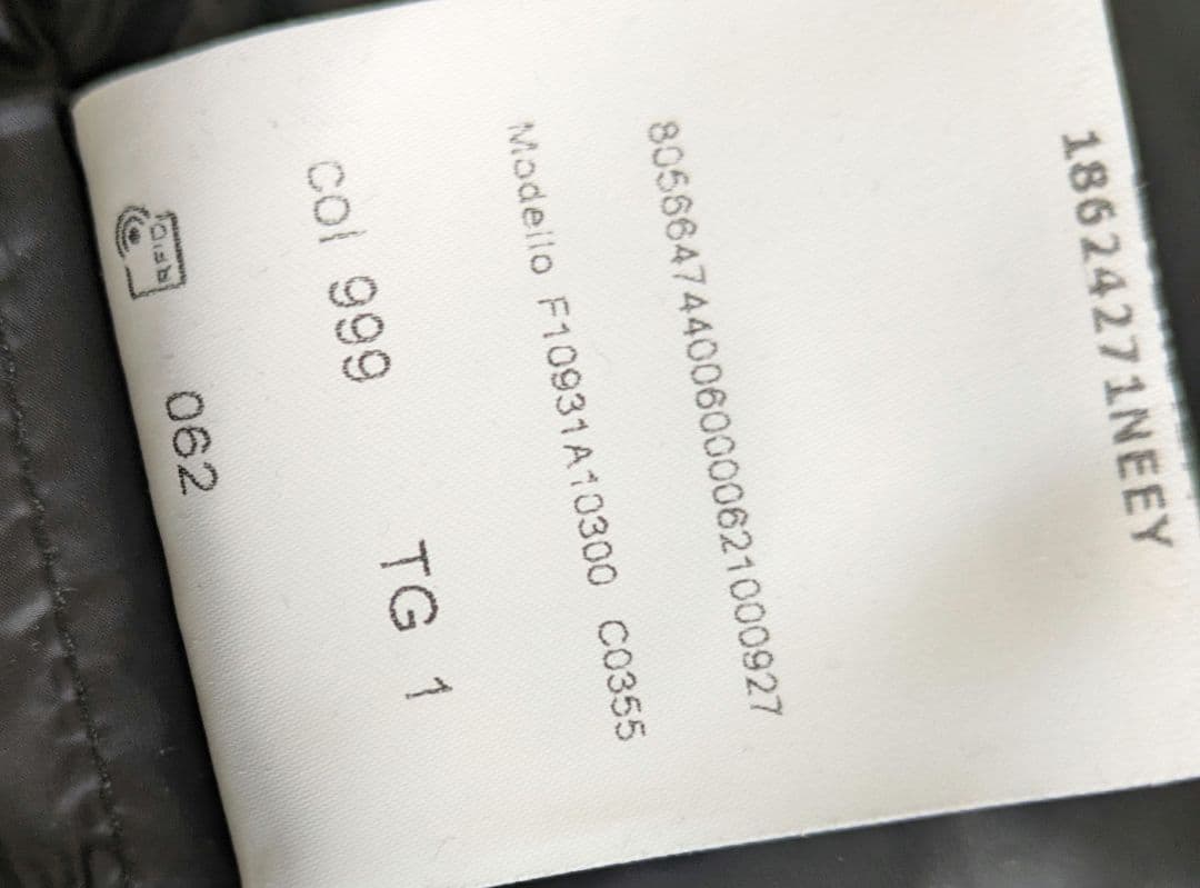 大人気　モンクレール　ブラック ダウンベスト TG 1　ダウンジャケット