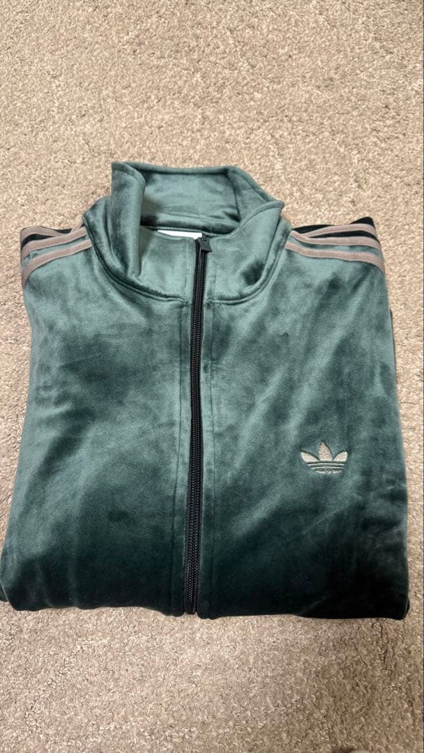 ザ*ク様 アディダスオリジナルス　トラックジャケット　ベロア
