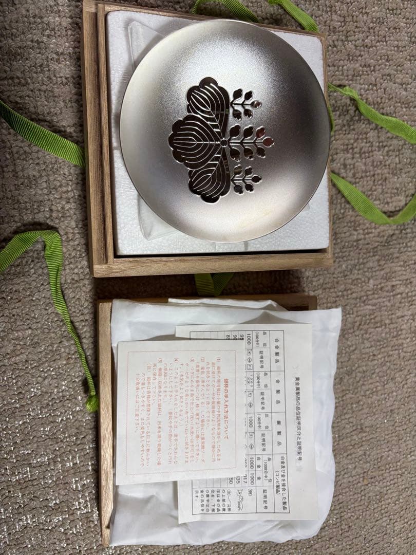 シルバー 花模様 丸型皿 木箱付き