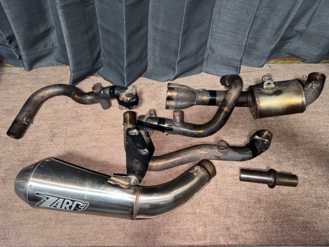 デイトナ675 ZARD製マフラー(サイド出し)