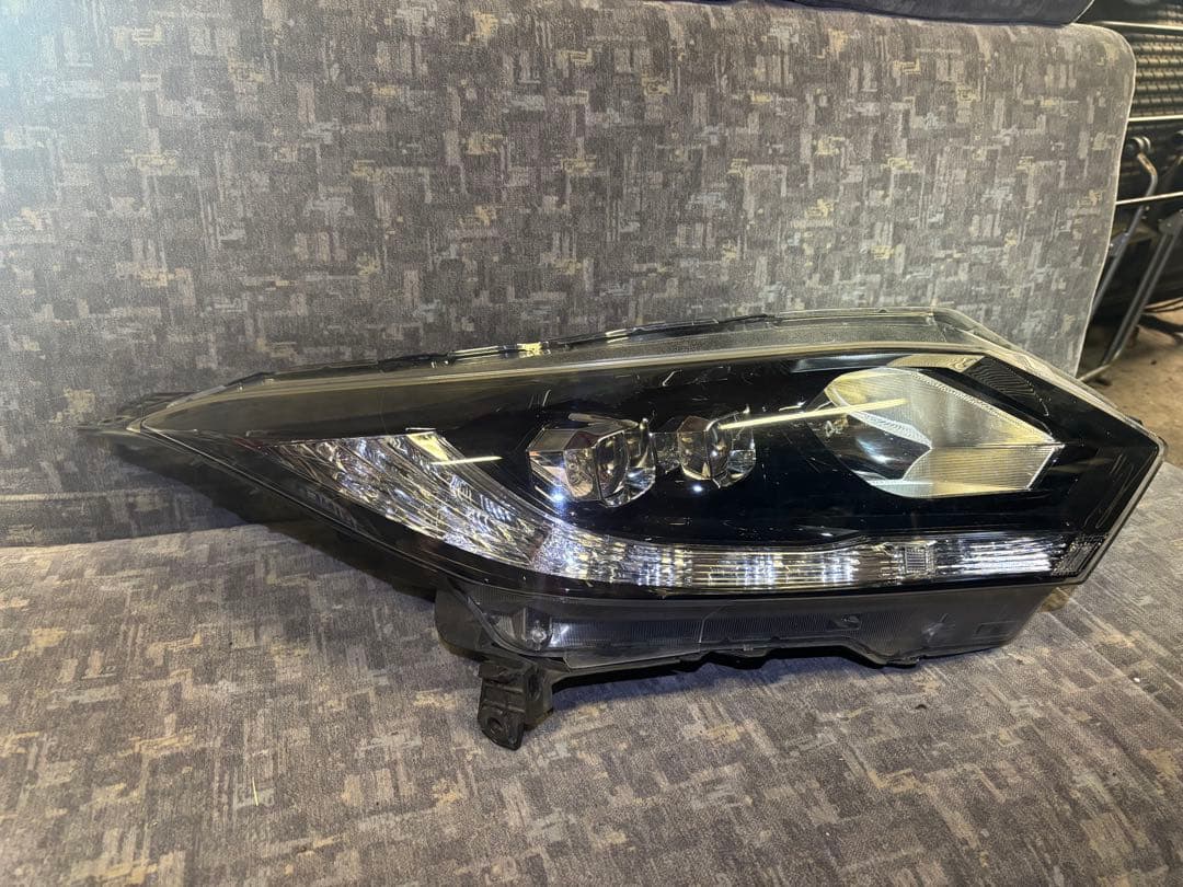 ベゼルホンダ ヘッドライト ブラック LED