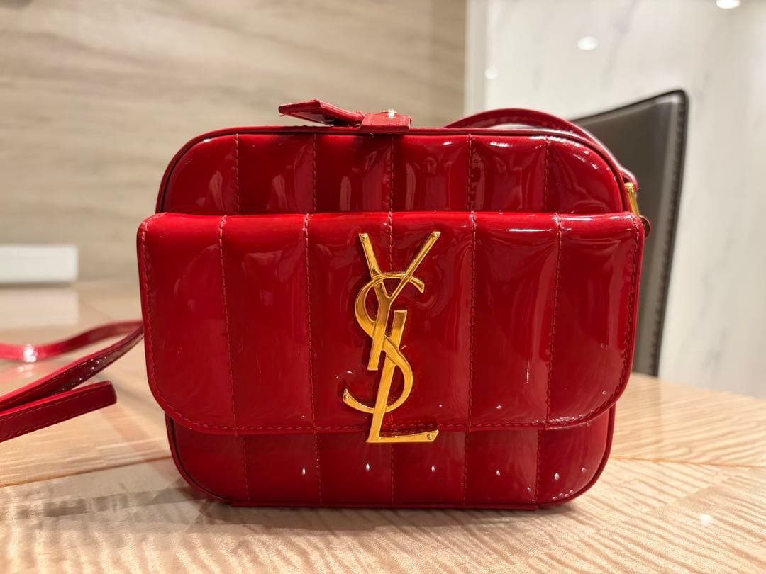 サンローラン♡エナメルショルダーバッグ