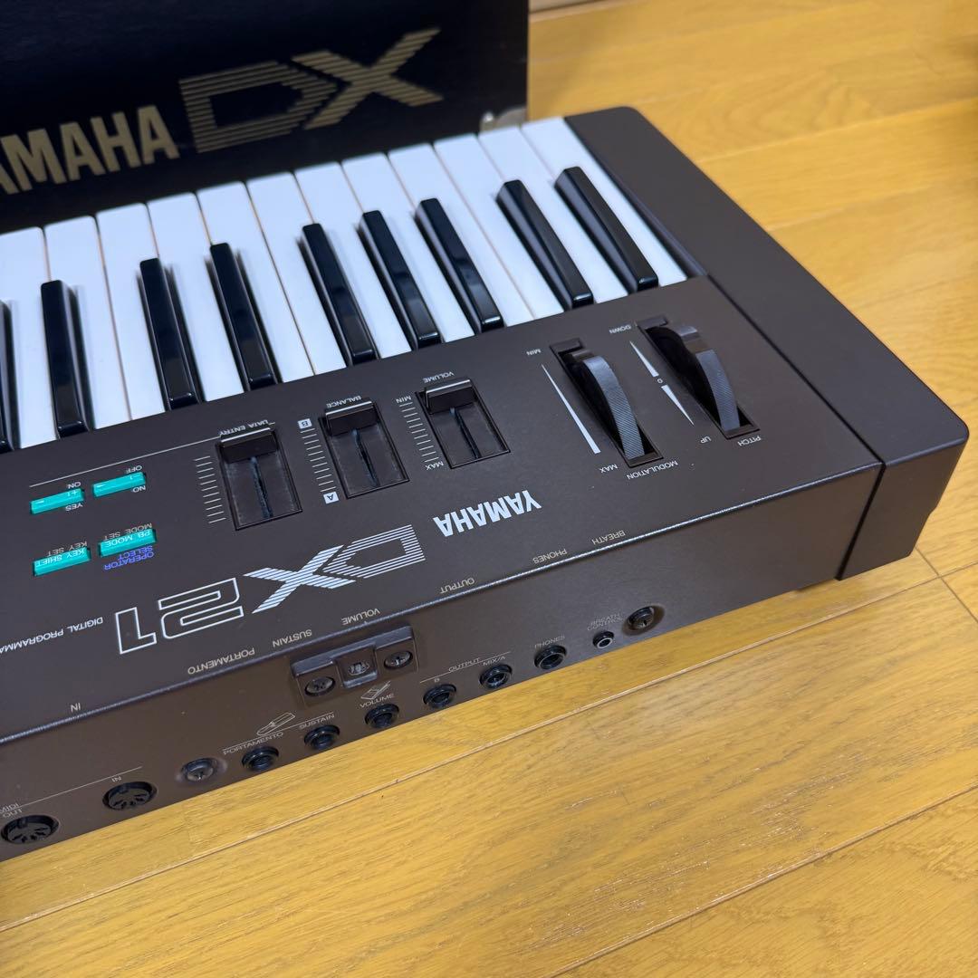 YAMAHA DX21 シンセサイザー　ケース付き　ヤマハ　音楽　作曲