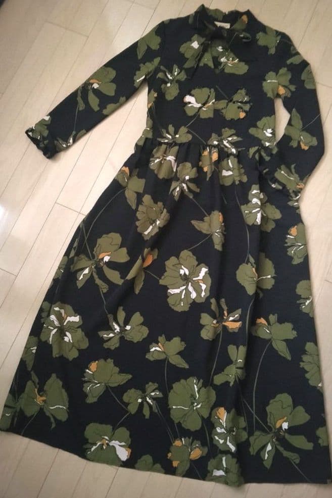 【値下げ】美品＊アーモワールカプリス＊ボウタイ花柄ロングワンピース