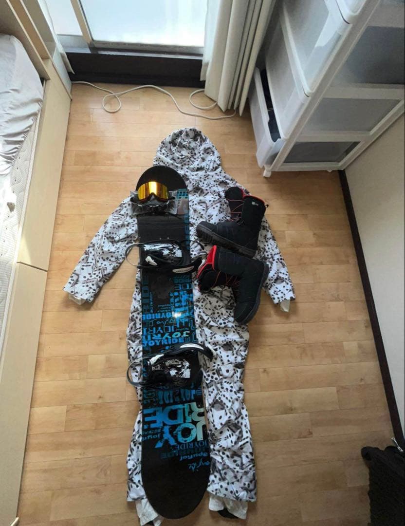 スノーボード用ウェアとアクセサリーセット