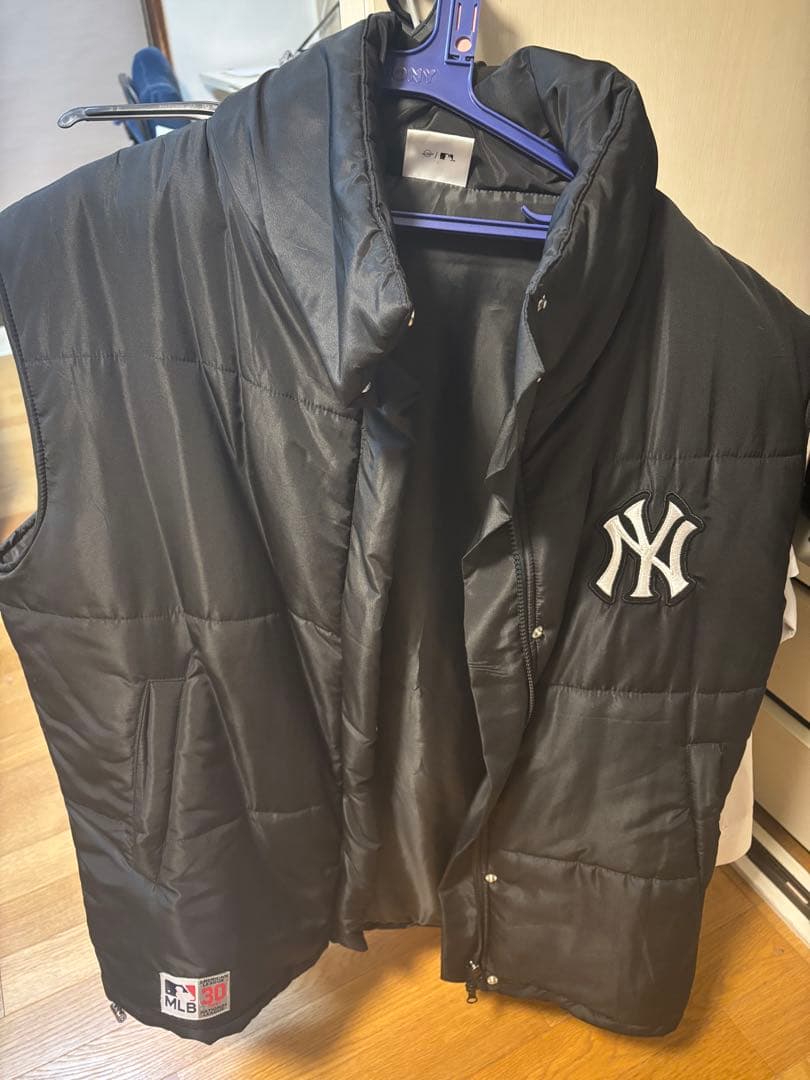 ニューヨーク・ヤンキース ダウンベスト 黒