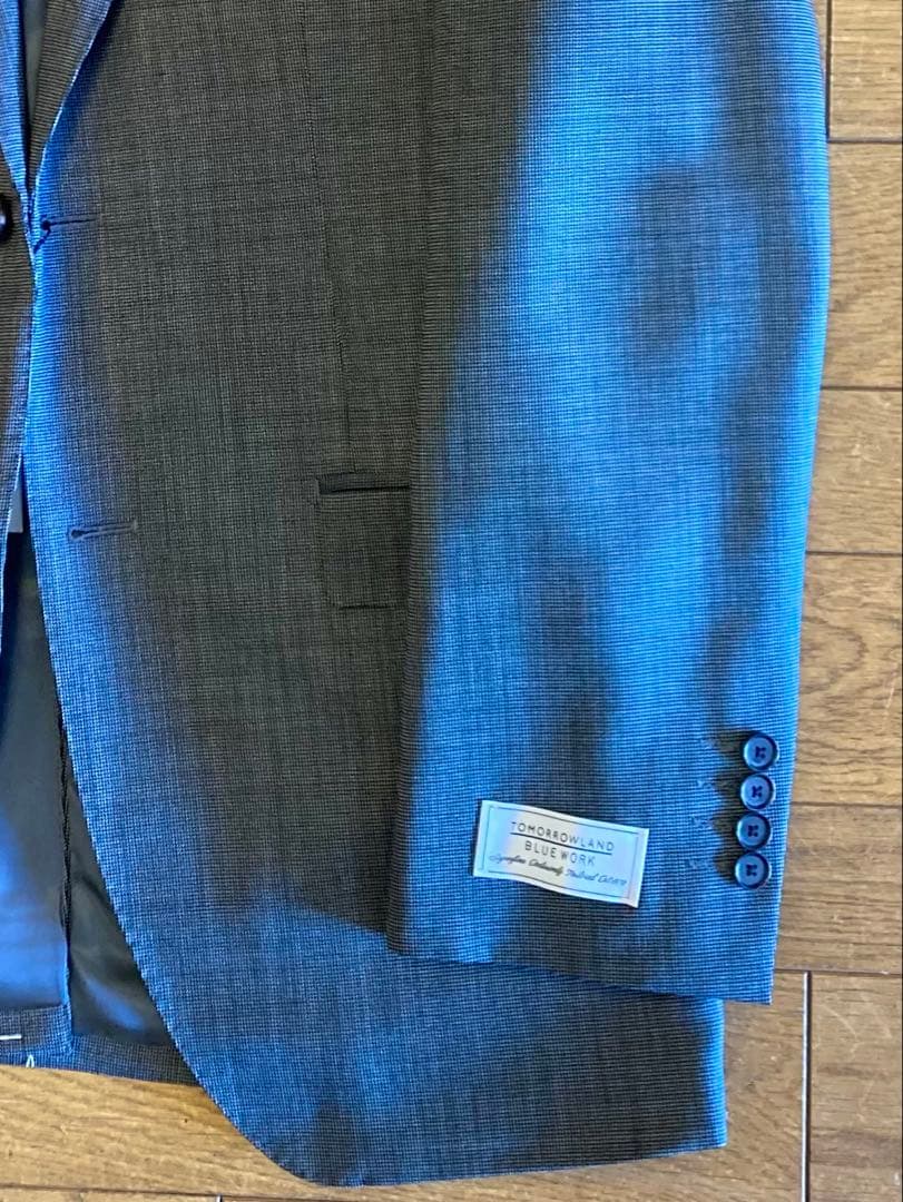 TOMORROWLAND新品スーツ