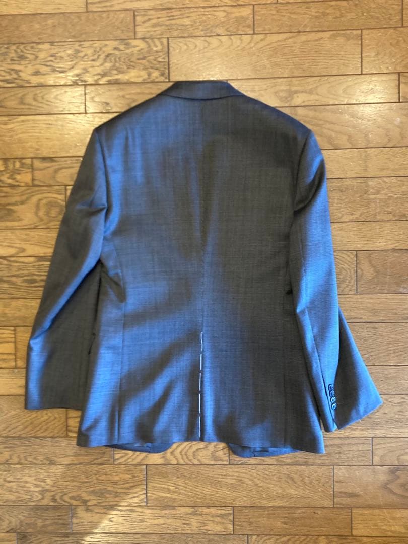 TOMORROWLAND新品スーツ