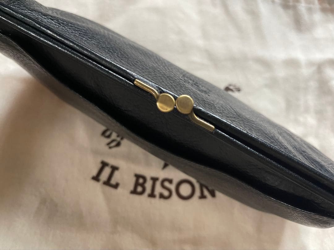 IL BISONTE ブラックレザー　クラッチバッグ　がま口