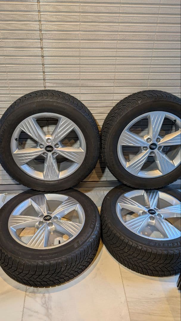Q4 e-tronのAudi純正ホイールセット Michelinスタッドレス