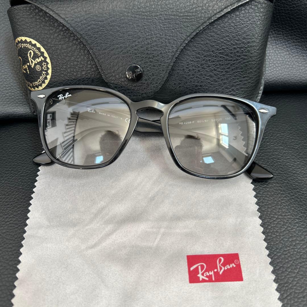 Ray-Ban RB-4258Fブラックフレーム サングラス