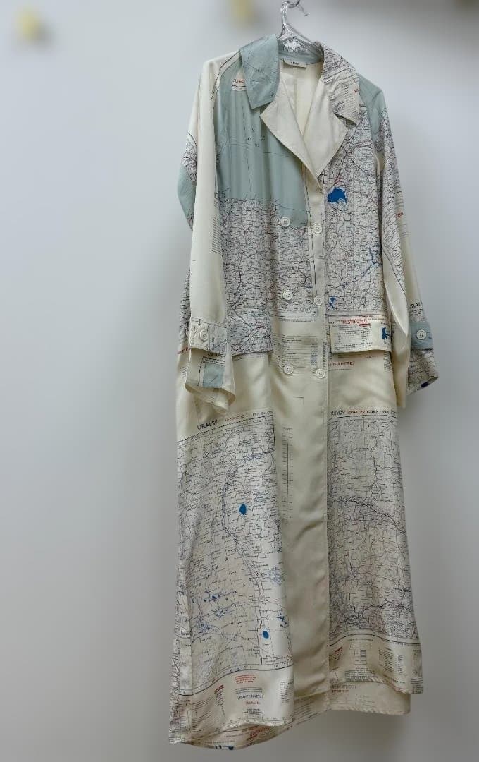 セリーヌ　フィービー期 　ICONIC MAP TRENCH IN SILK
