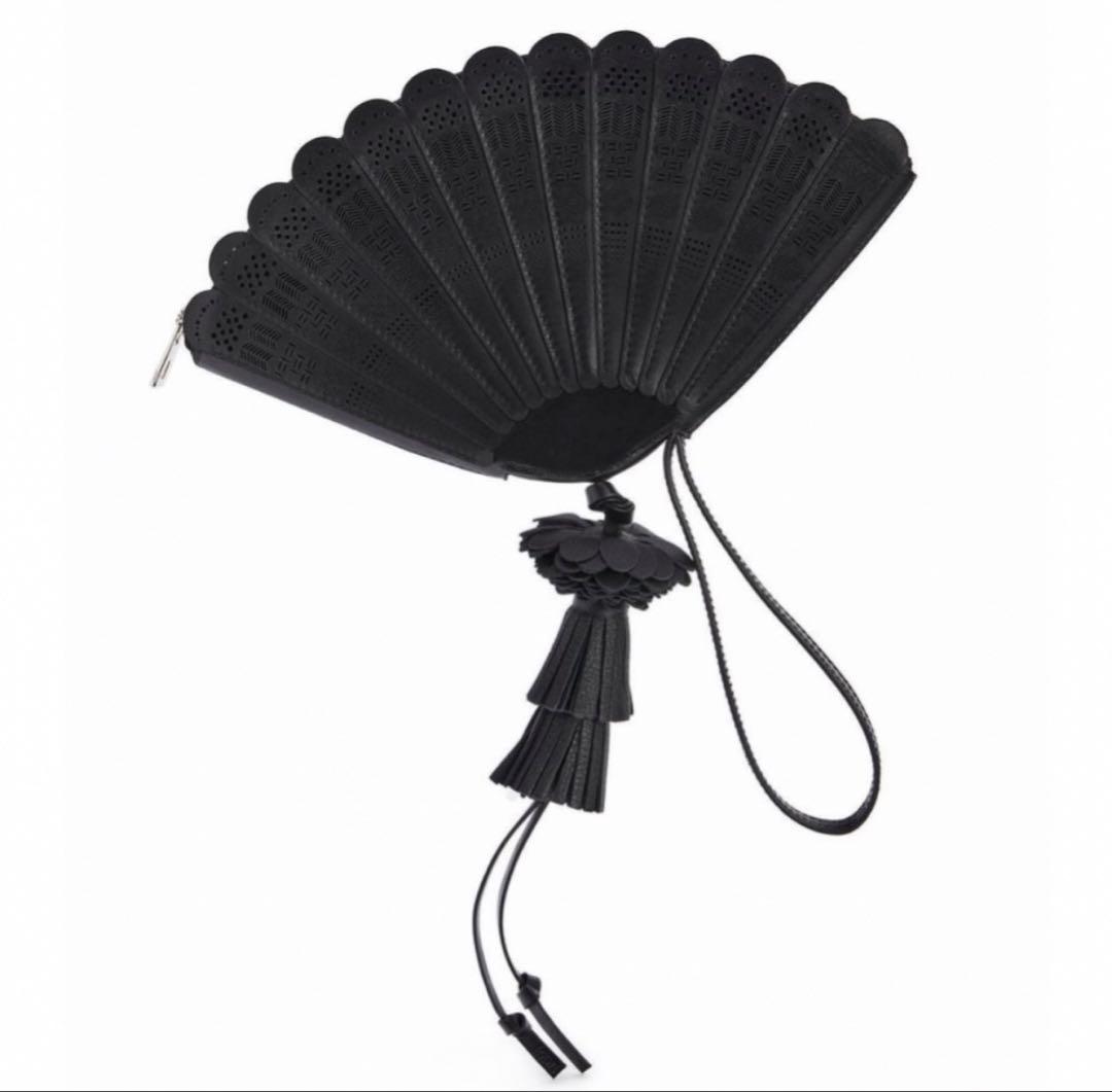 LOEWE 扇子型ブラッククラッチバッグ 値下げ可能