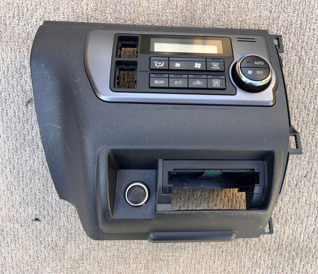 トヨタ ハイエース200系 S-GL 純正エアコンパネル