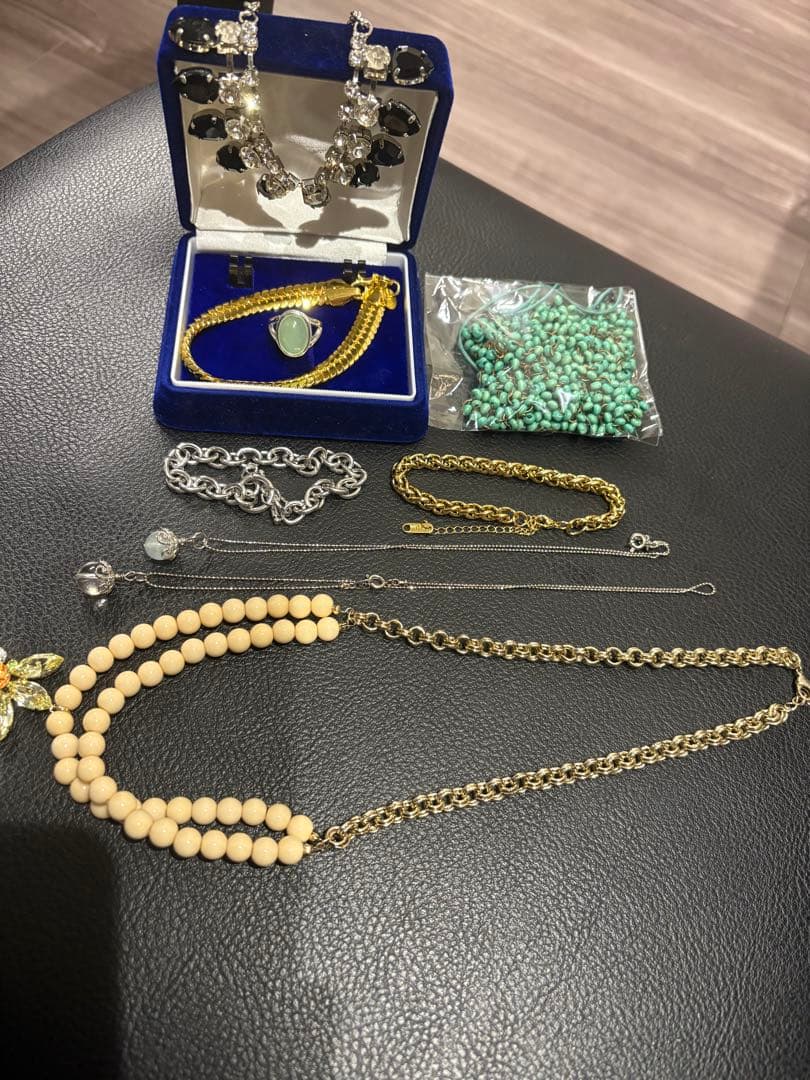 は*ん様 遺品生前整理思い出の品まとめ売りアクセサリー