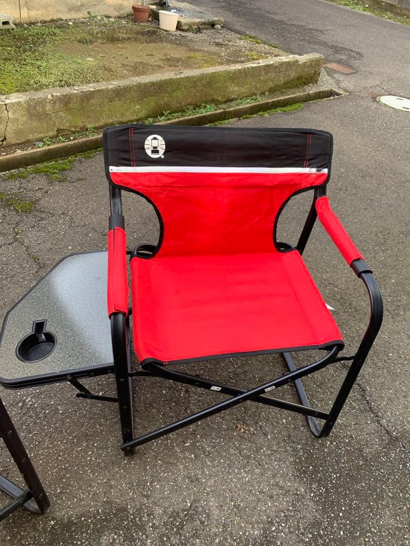 折りたたみ椅子 赤と黒 カップホルダー付き