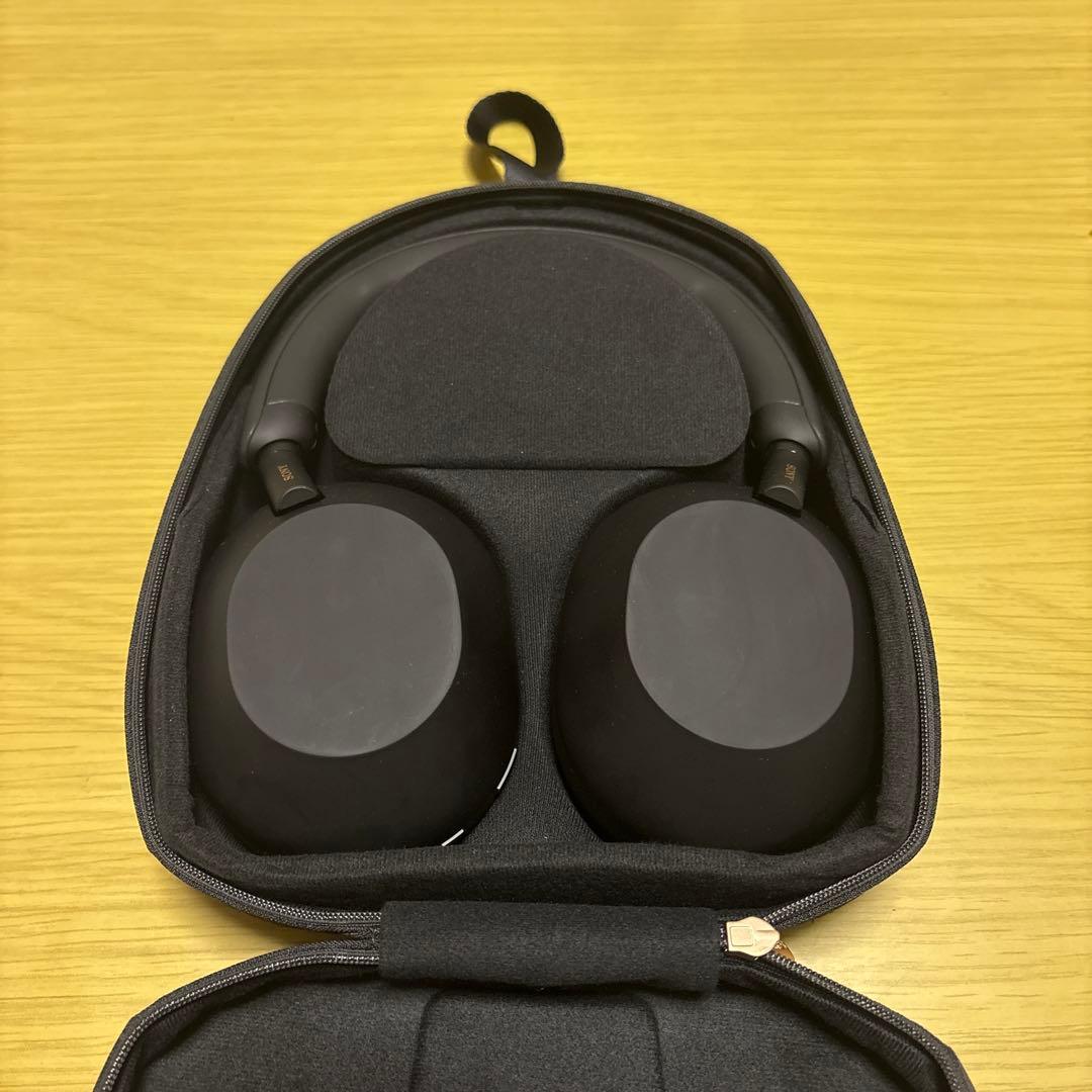 ソニーワイヤレスヘッドホン　WH-1000XM5 ブラック