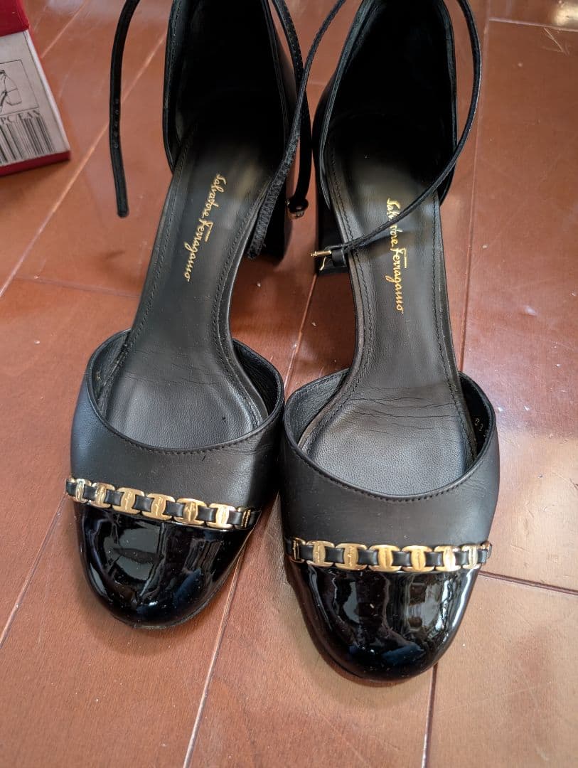 Salvatore Ferragamo パンプス